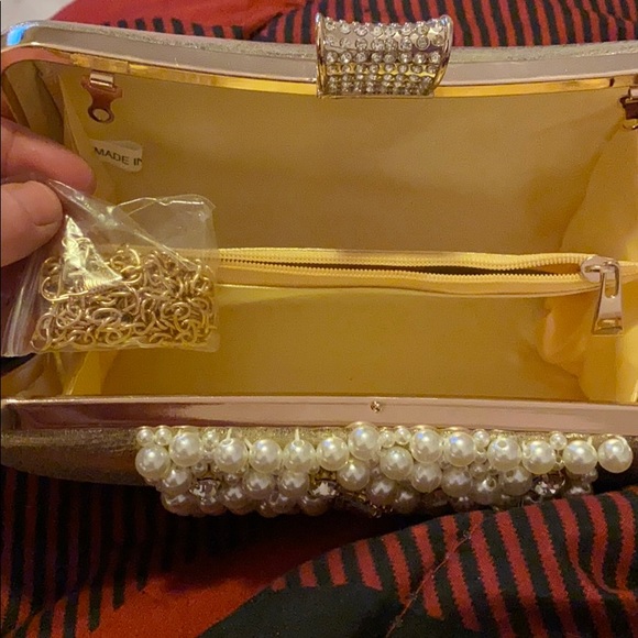 NWT Champagne Pearl Gold purse 👛 w auth crystals - Picture 4 of 5